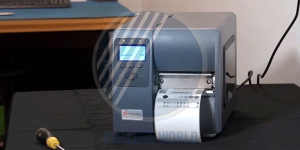 Máy in tem Datamax M-4308 nổi bật với màu xám xanh bắt mắt