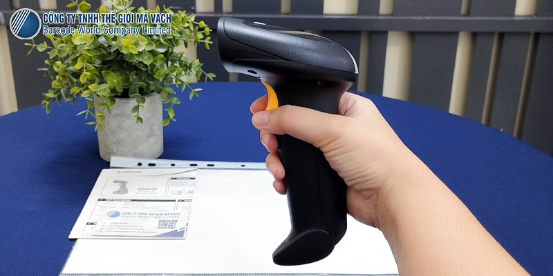 Máy quét mã vạch Unitech MS822B có thiết kế cầm tay thuận tiện Máy quét mã vạch Unitech MS822B có thiết kế cầm tay thuận tiện