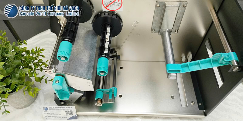 Máy in tem GoDEX ZX420i+ có không gian bên trong máy lớn Máy in tem GoDEX ZX420i+ có không gian bên trong máy lớn