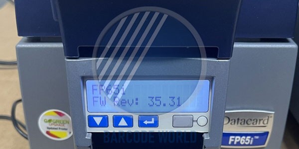Datacard FP65i được trang bị cho màn hình hiển thị cùng bộ nút điều khiển