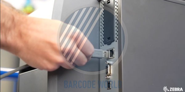 Máy in tem Zebra ZT111 giao tiếp với máy chủ với nhiều cổng kết nối khác nhau