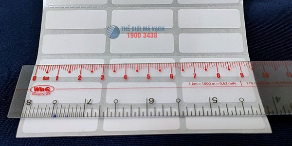 Decal giấy in mã vạch 30x10mm bế theo quy cách 3 tem 1 hàng