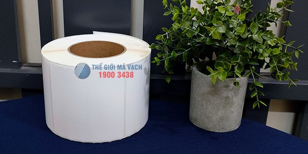 Decal nhựa PVC 101x101mmx1 có khả năng chống nước, chống xé rách bằng tay