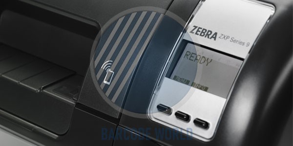 Máy in thẻ Zebra ZXP Series 9 trang bị cho màn hình LCD để dễ cho việc vận hành