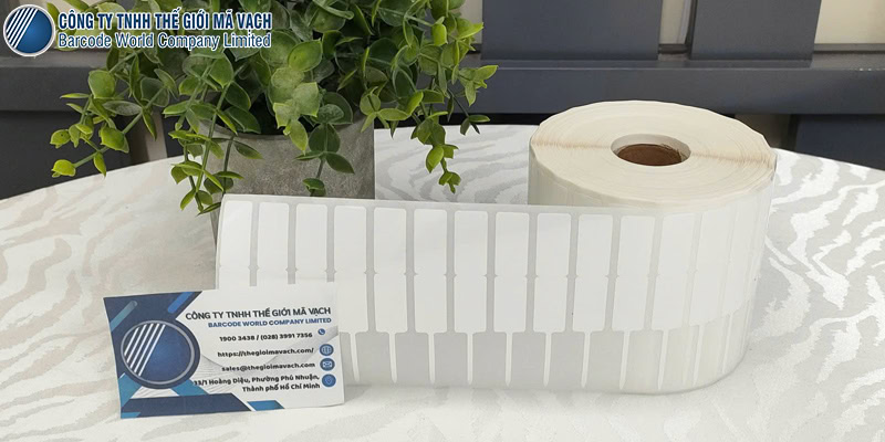 Tem trang sức 25x2x12mm có phần đuôi dài 30mm