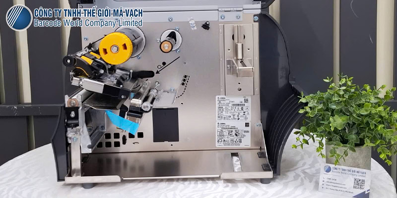 Máy in mã vạch Zebra ZT411 chứa được cuộn decal có đường kính 203mm Máy in mã vạch Zebra ZT411 chứa được cuộn decal có đường kính 203mm