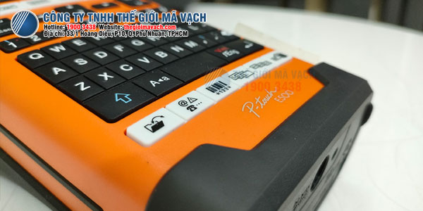 Brother PT-E500 có bàn phím cho thiết kế nhãn chủ động
