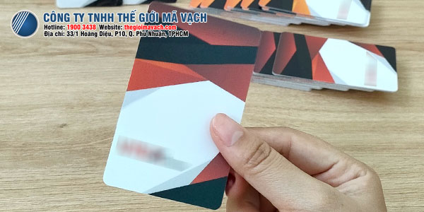 Miếng dán thẻ nhựa có kích thước tương ứng với thẻ
