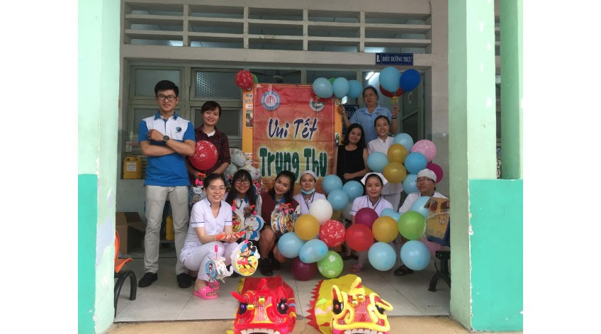 Trung thu ấm áp cùng các em bé tại Bệnh viện Phạm Ngọc Thạch