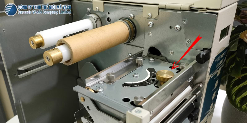 Đầu in lệch hoặc áp lực không đều gây in tem bị lệch Đầu in lệch hoặc áp lực không đều gây in tem bị lệch