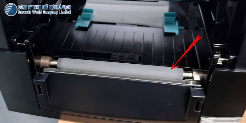 Trục lăn (Roller) gặp lỗi không đủ lực kéo giấy gây in tem bị lệch Trục lăn (Roller) gặp lỗi không đủ lực kéo giấy gây in tem bị lệch