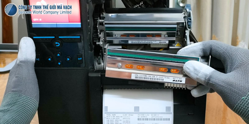Thay đầu in bị mòn hoặc bị hỏng sửa lỗi máy in mã vạch bị mờ