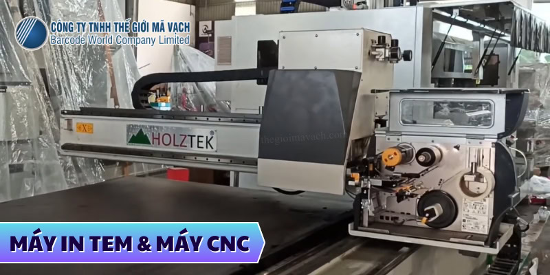 Máy in tem tích hợp máy CNC trong sản xuất và dán tem gỗ công nghiệp