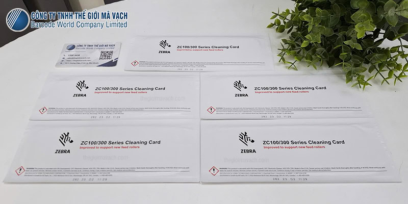 Bộ vệ sinh máy in thẻ nhựa Zebra ZC300 hỗ trợ làm sạch thiết bị