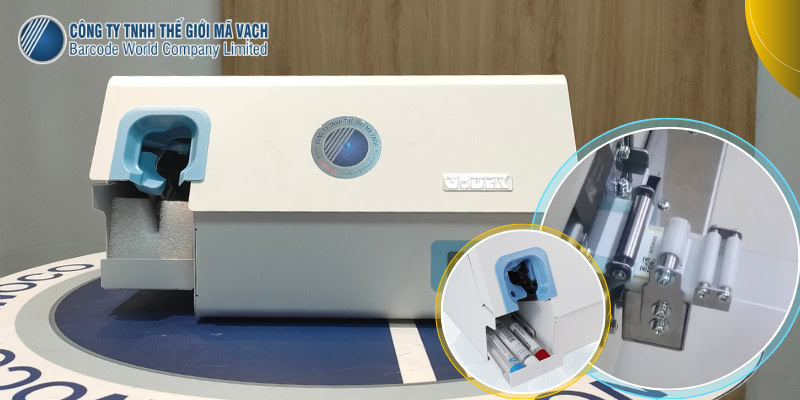 Bán tự động hóa thao tác dán nhãn ống nghiệm và slide
