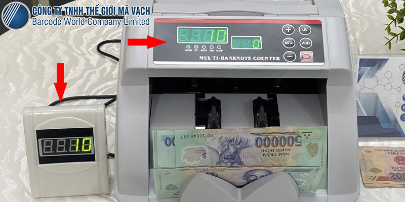 Màn hình kép ở máy đếm tiền CASHTA 2010UV đảm bảo tính minh bạch