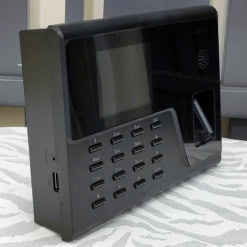 Máy chấm công Ronald Jack 123C có thể tích hợp đóng mở cổng tự động