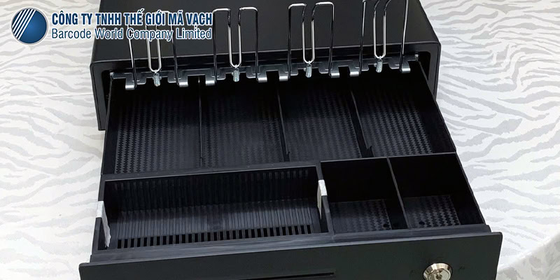 Ngăn kéo đựng tiền Procash JJ335 có 4 ngăn tiền giấy có nẹp Ngăn kéo đựng tiền Procash JJ335 có 4 ngăn tiền giấy có nẹp