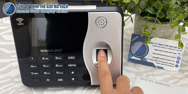 Ronald Jack 4800 WIFI cho phép lưu trữ 3000 vân tay Ronald Jack 4800 WIFI cho phép lưu trữ 3000 vân tay
