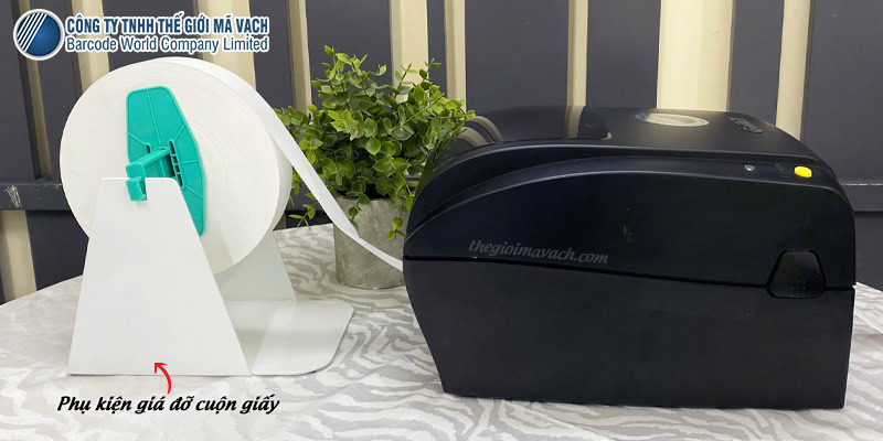Cách lắp cuộn tem vải Ruban 200m cho máy in mã vạch để bàn Cách lắp cuộn tem vải Ruban 200m cho máy in mã vạch để bàn