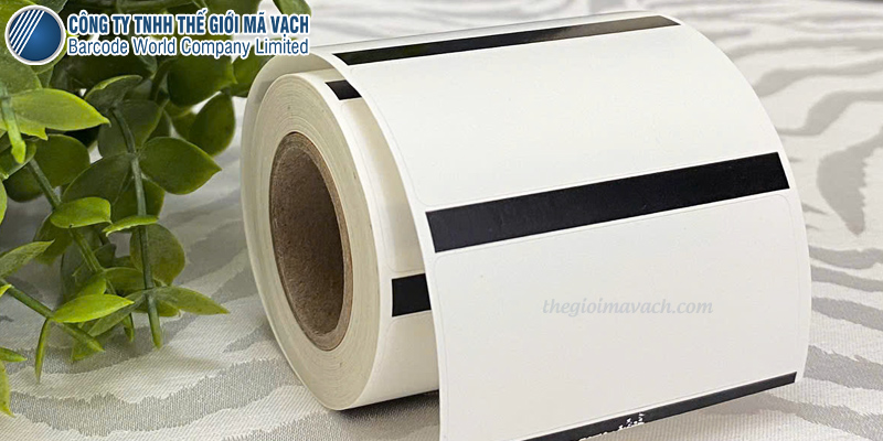 Decal nhiệt 54x25mm 8m bế điểm đen phía trên Decal nhiệt 54x25mm 8m bế điểm đen phía trên