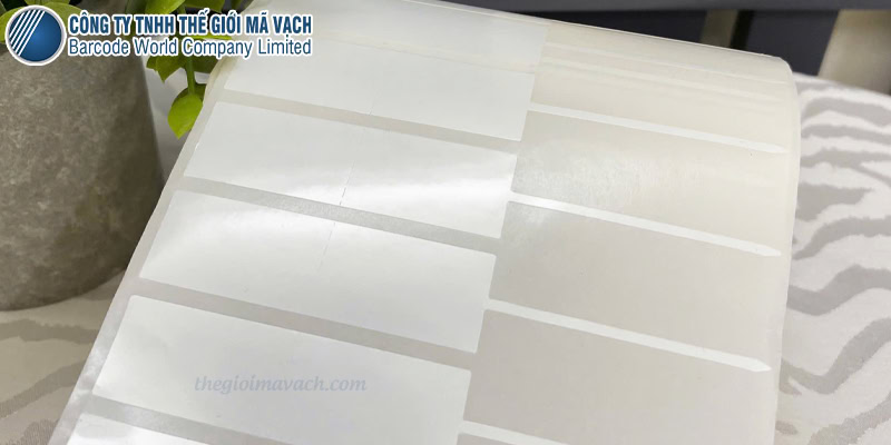 Tem trang sức chữ T 30x2x18mm đuôi 50mm chất liệu PVC bóng Tem trang sức chữ T 30x2x18mm đuôi 50mm chất liệu PVC bóng